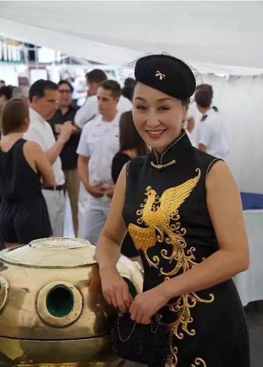 優(yōu)雅真絲手繡旗袍盡顯精致女人味兒！